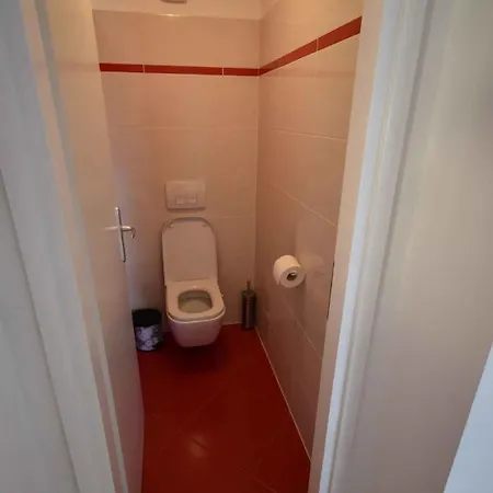 Διαμέρισμα 1 *