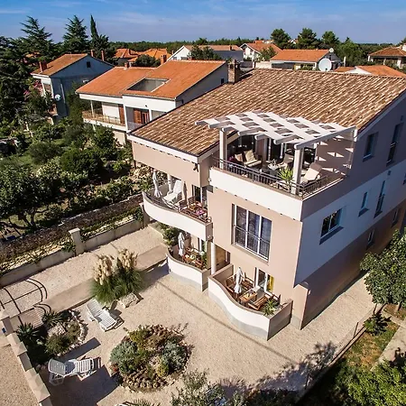 1 Apartament