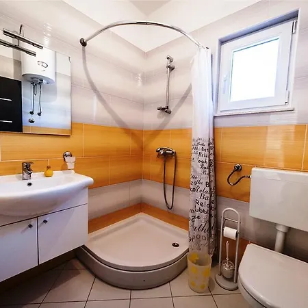 Διαμέρισμα 1 *