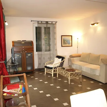 Apartament 1 *