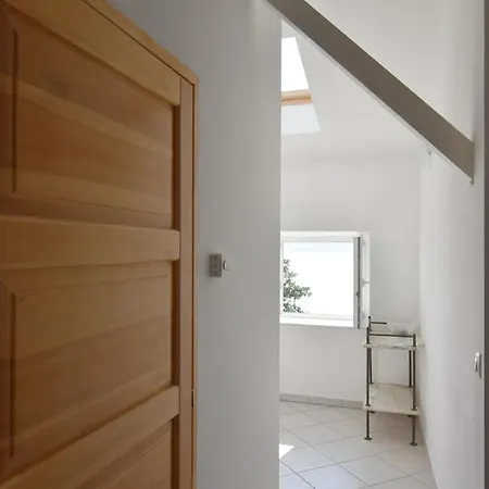 1 Apartament *