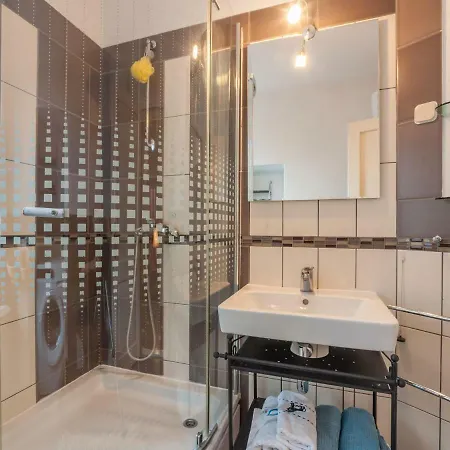 Apartament 1 *