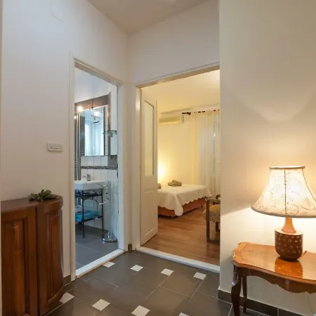 Διαμέρισμα 1 *